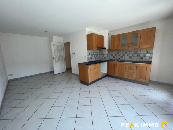 Bonne   T2 avec balcon, cave, garage et parking   Résidence