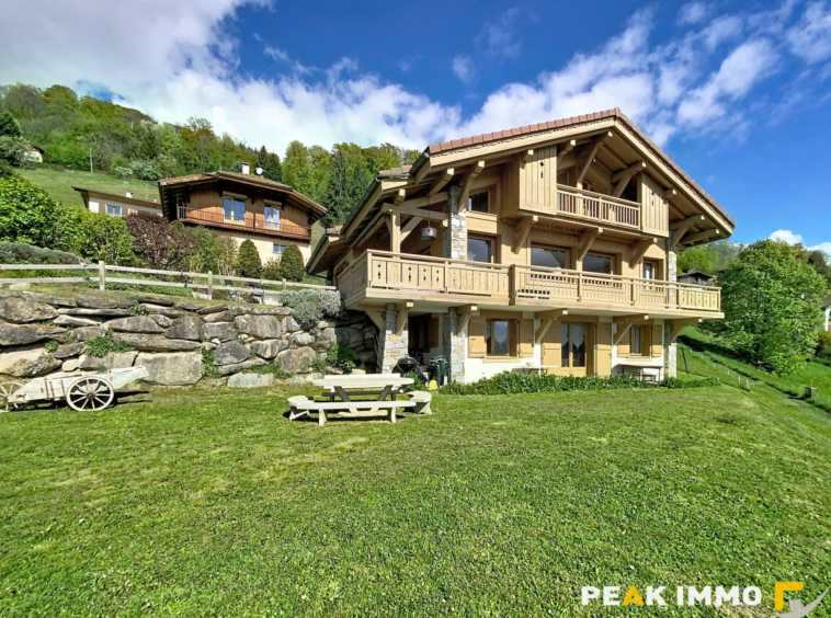 COTEAU DE SAINT ROCH CHALET 215 m2 FACE MONT BLANC