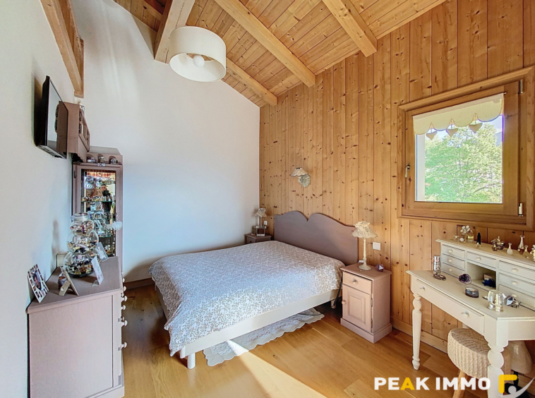 COTEAU DE SAINT ROCH CHALET 215 m2 FACE MONT BLANC