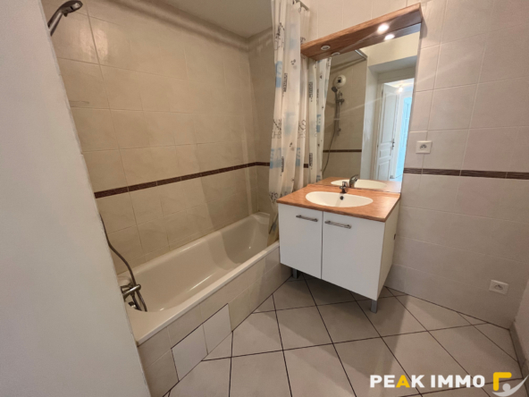 Bonne   T2 avec balcon, cave, garage et parking   Résidence