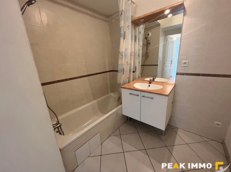 Bonne   T2 avec balcon, cave, garage et parking   Résidence