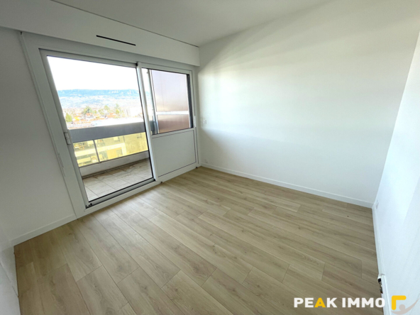 Magnifique T5 duplex rénové avec terrasse, balcon, garage et