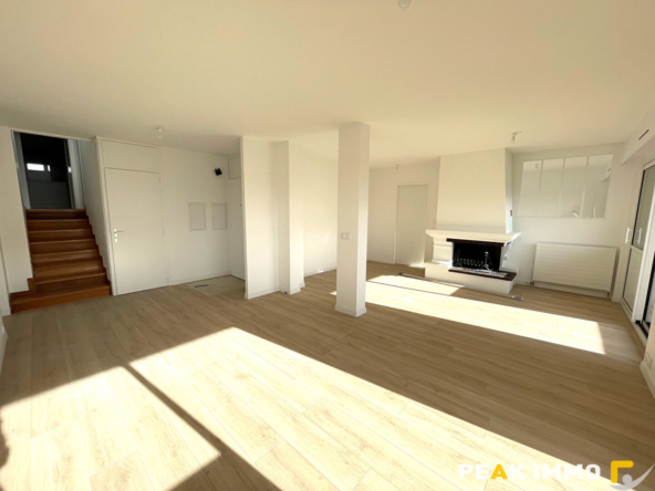 Magnifique T5 duplex rénové avec terrasse, balcon, garage et
