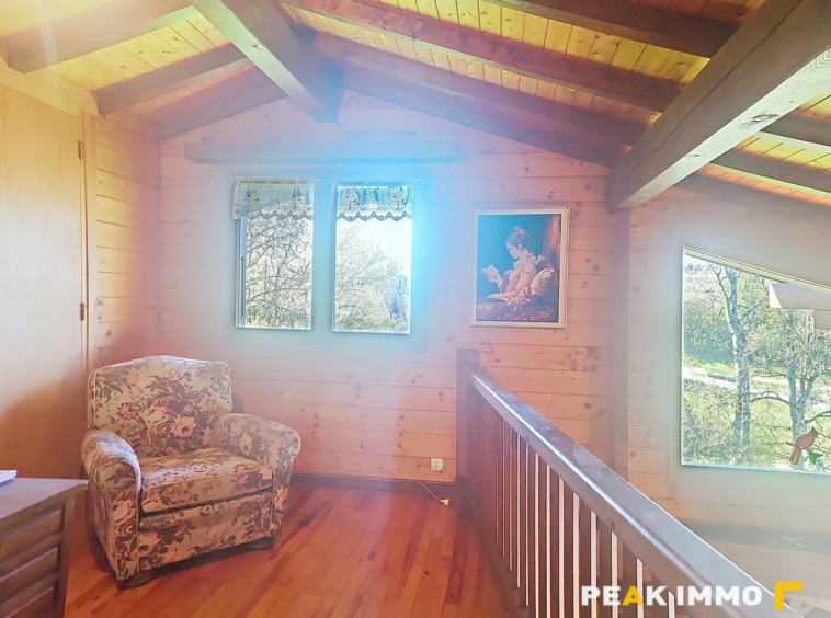 BONNE-SUR-MENOGE-Chalet 146 m2-terrain 1055 m2 sud- Studio i