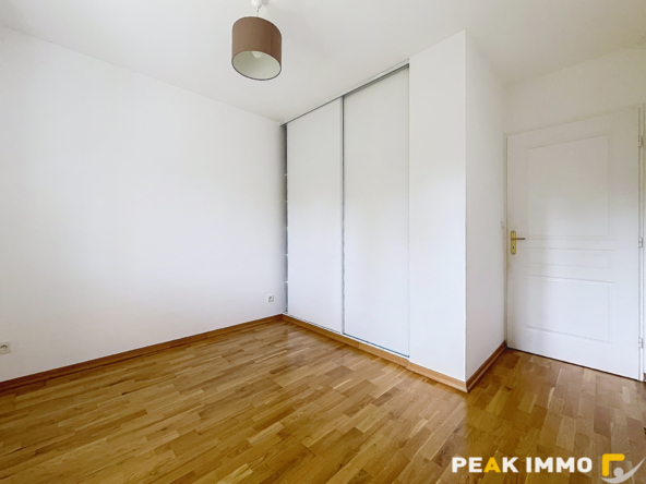 BONNE   T4 86 m2 EN REZ-DE-JARDIN   50 m2 D'EXTÉRIEUR   2 GA