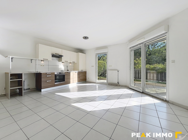 BONNE   T4 86 m2 EN REZ-DE-JARDIN   50 m2 D'EXTÉRIEUR   2 GA