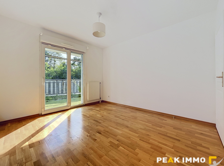 BONNE   T4 86 m2 EN REZ-DE-JARDIN   50 m2 D'EXTÉRIEUR   2 GA