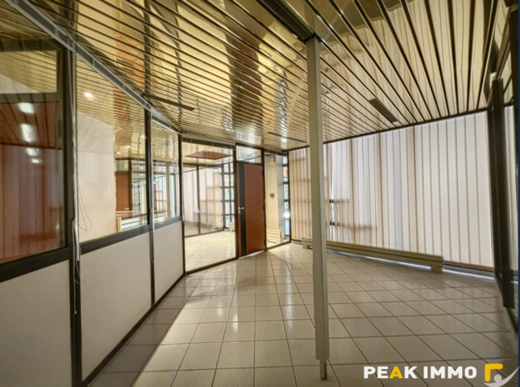Local professionnel de 101,95 m2   Centre-ville d'Annemasse