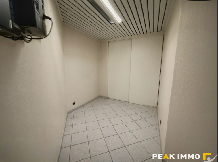 Local professionnel de 101,95 m2   Centre-ville d'Annemasse