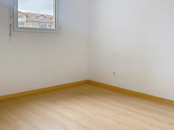 REIGNIER CENTRE   Spacieux T4 avec balcon, garage et accès