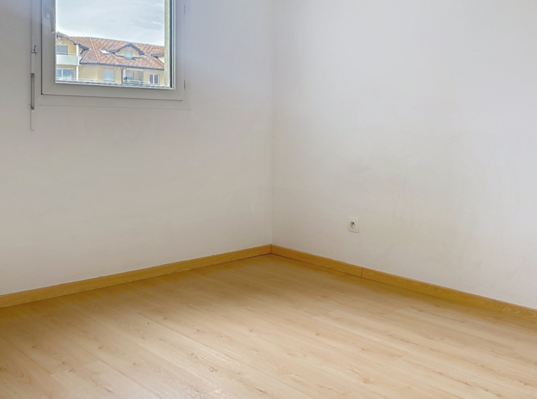 REIGNIER CENTRE   Spacieux T4 avec balcon, garage et accès