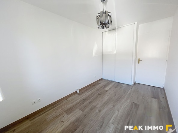 T3 meublé avec balcon, parking et piscine en résidence calme
