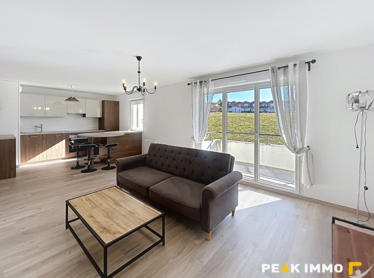 T3 meublé avec balcon, parking et piscine en résidence calme