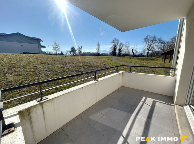 T3 meublé avec balcon, parking et piscine en résidence calme