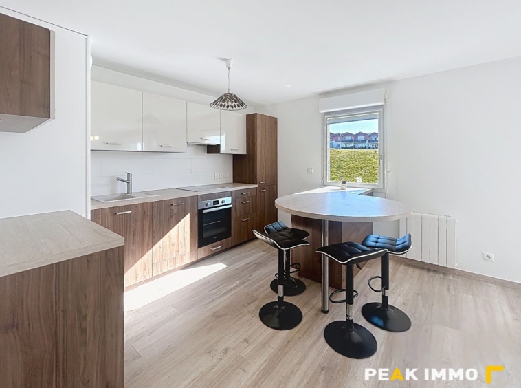 T3 meublé avec balcon, parking et piscine en résidence calme