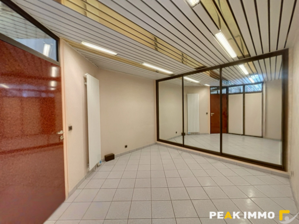 Local professionnel de 101,95 m2   Centre-ville d'Annemasse
