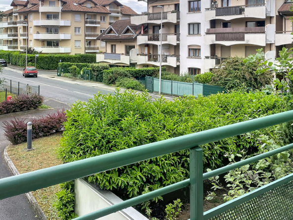 REIGNIER CENTRE   Spacieux T4 avec balcon, garage et accès