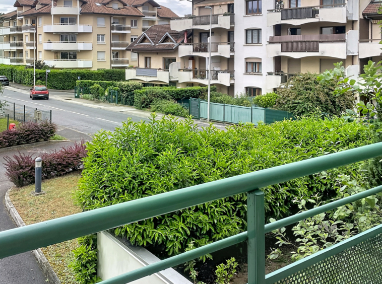 REIGNIER CENTRE   Spacieux T4 avec balcon, garage et accès