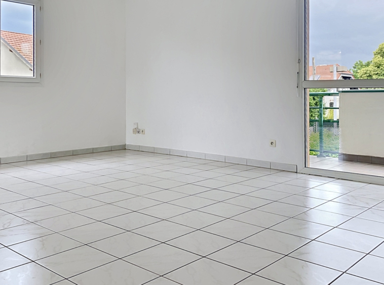 REIGNIER CENTRE   Spacieux T4 avec balcon, garage et accès