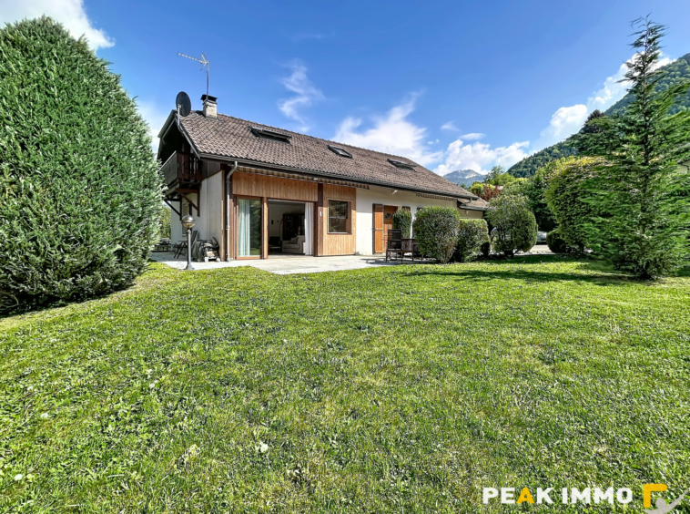 Maison individuelle 150 m2   Terrain 1 212 m2   Chevaline se