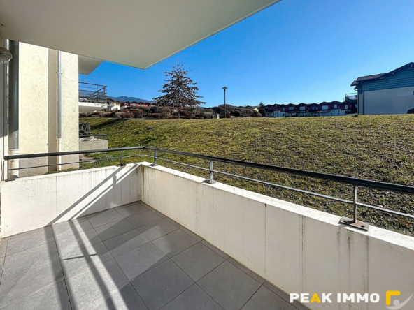 T3 meublé avec balcon, parking et piscine en résidence calme