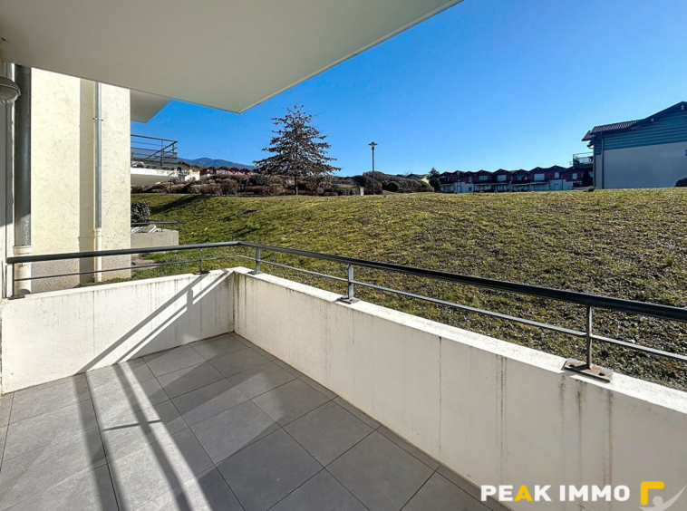 T3 meublé avec balcon, parking et piscine en résidence calme