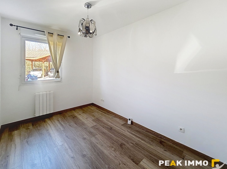 T3 meublé avec balcon, parking et piscine en résidence calme