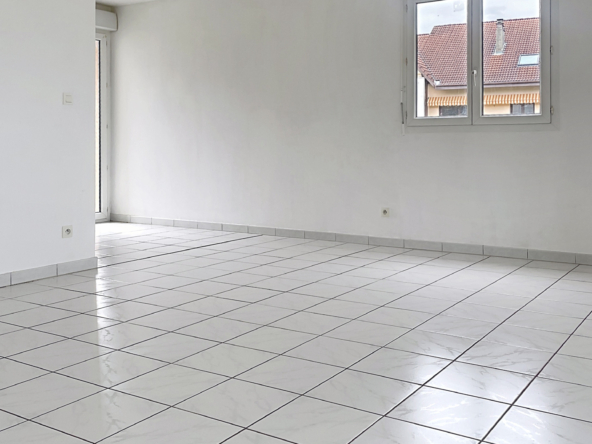 REIGNIER CENTRE   Spacieux T4 avec balcon, garage et accès
