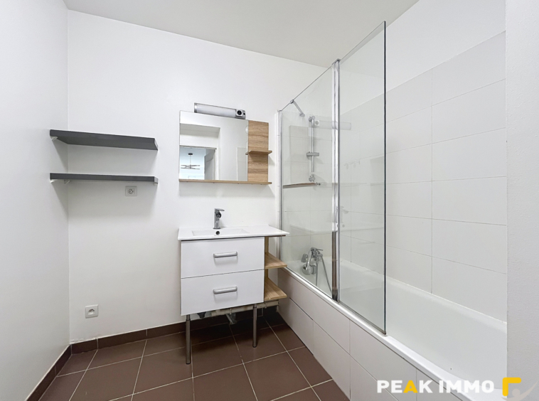 BONNE   T4 86 m2 EN REZ-DE-JARDIN   50 m2 D'EXTÉRIEUR   2 GA