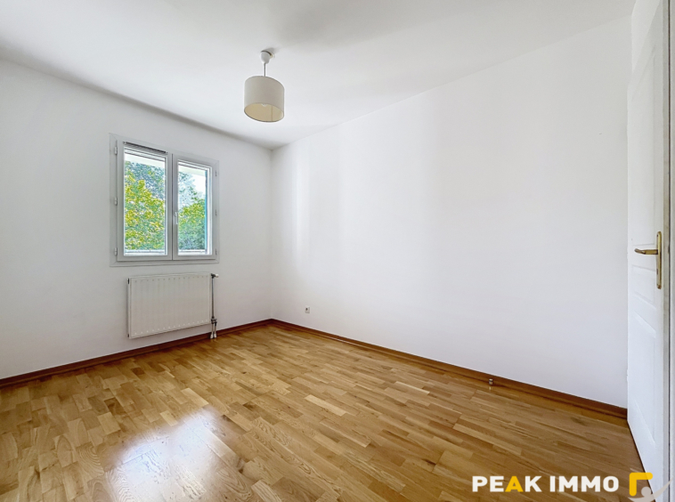 BONNE   T4 86 m2 EN REZ-DE-JARDIN   50 m2 D'EXTÉRIEUR   2 GA
