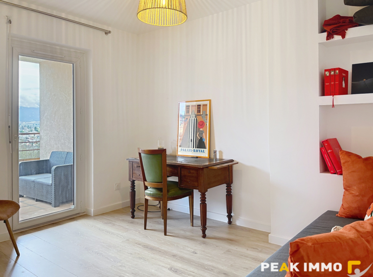 CRANVES SALES -APPARTEMENT T3 DUPLEX