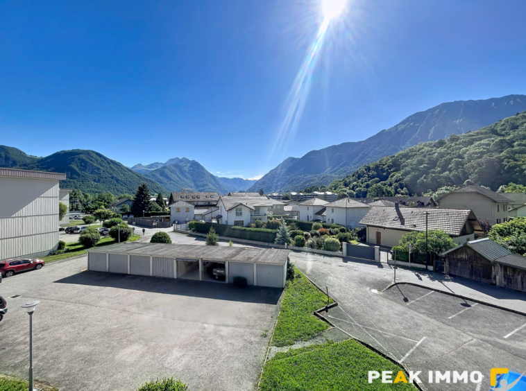 Faverges-Seythenex   Appartement T3 lumineux de 77 m2 avec d