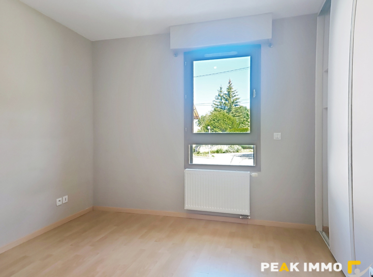 LUCINGES-T3 avec terrasse, garage, parking au coeur du villa