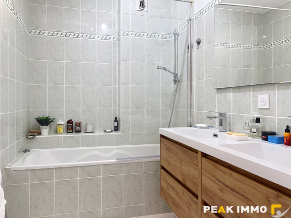 CRANVES SALES -APPARTEMENT T3 DUPLEX