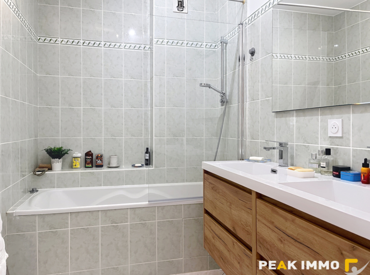 CRANVES SALES -APPARTEMENT T3 DUPLEX
