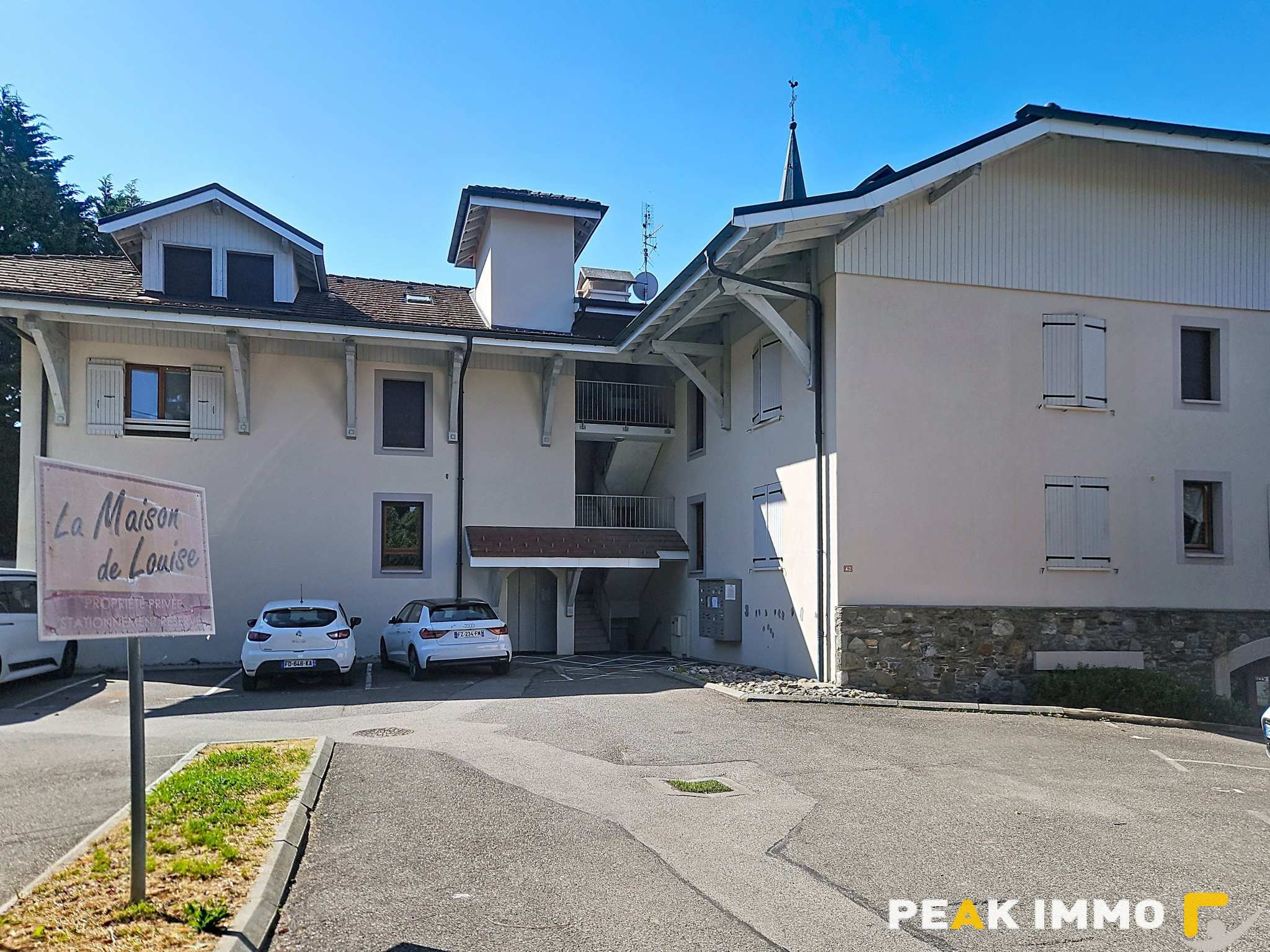 LUCINGES-T3 avec terrasse, garage, parking au coeur du villa