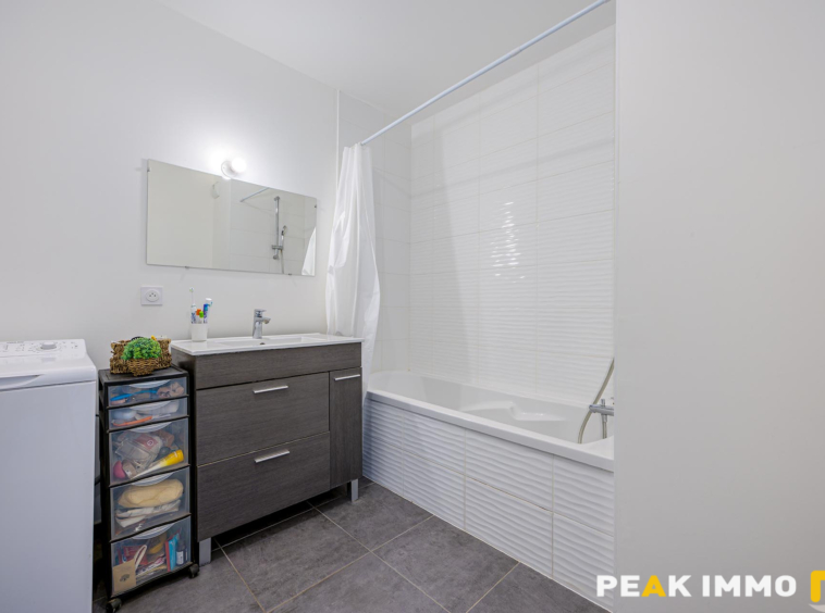 Appartement 4 pièces - 79 m2 - Sales