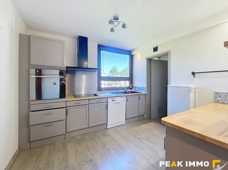 Faverges-Seythenex   Appartement T3 lumineux de 77 m2 avec d