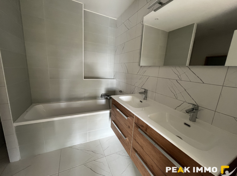 Appartement 4 pièces meublé - 92,91 m2- Sallenoves