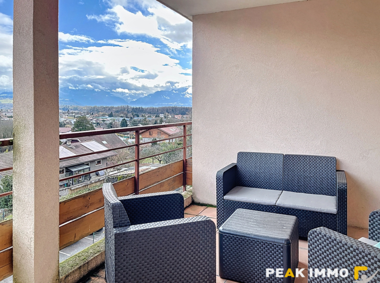 CRANVES SALES -APPARTEMENT T3 DUPLEX