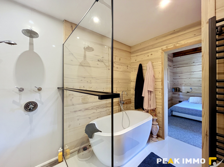 Chalet - 226 m2 habitables - 256 M2 utiles - Combloux La Cry