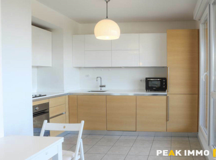 Appartement T5 meublé en attique de 114m2