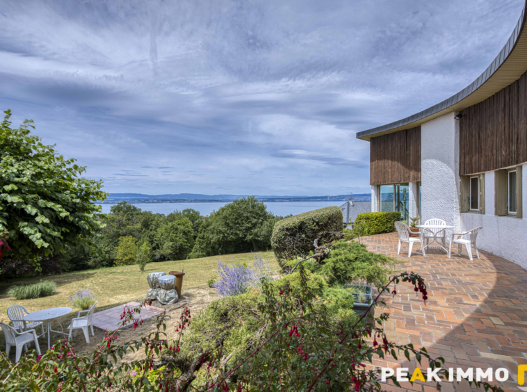 Villa d'architecte avec vue sur le lac Léman