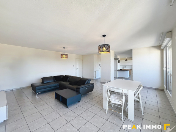 Appartement T5 meublé en attique de 114m2