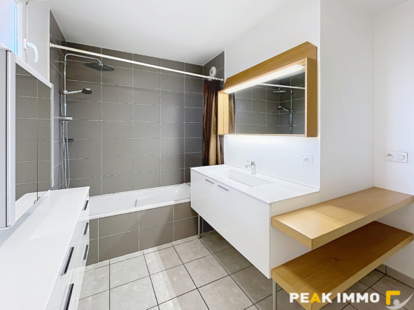 Appartement T5 meublé en attique de 114m2
