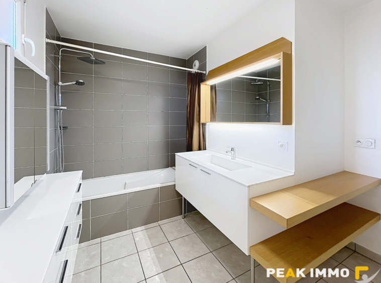 Appartement T5 meublé en attique de 114m2