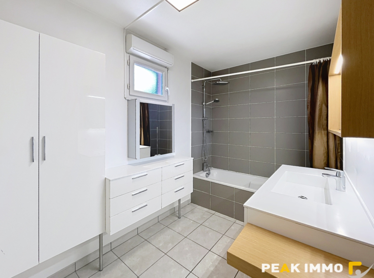 Appartement T5 meublé en attique de 114m2