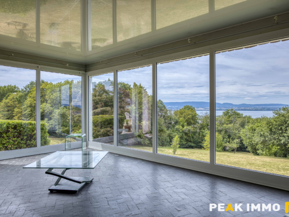 Villa d'architecte avec vue sur le lac Léman