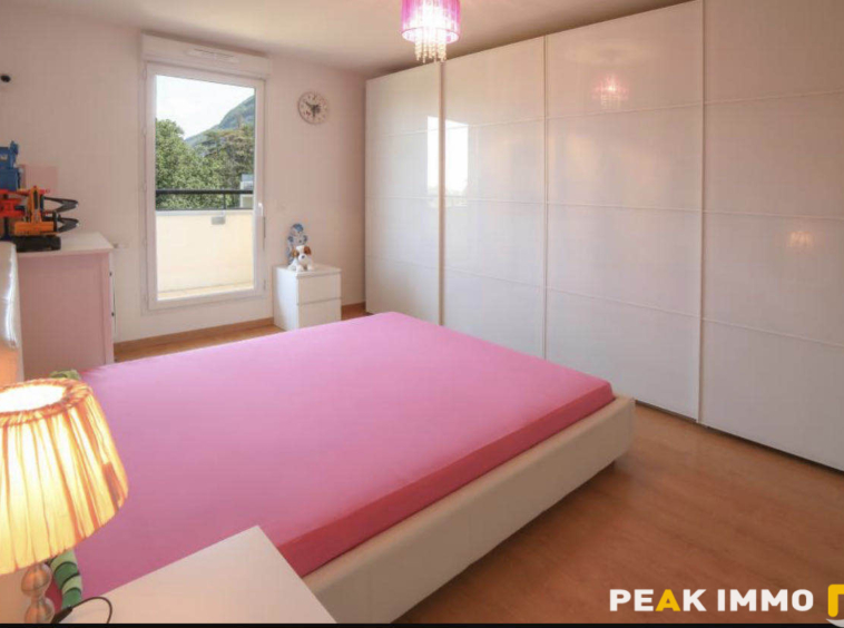 Appartement T5 meublé en attique de 114m2