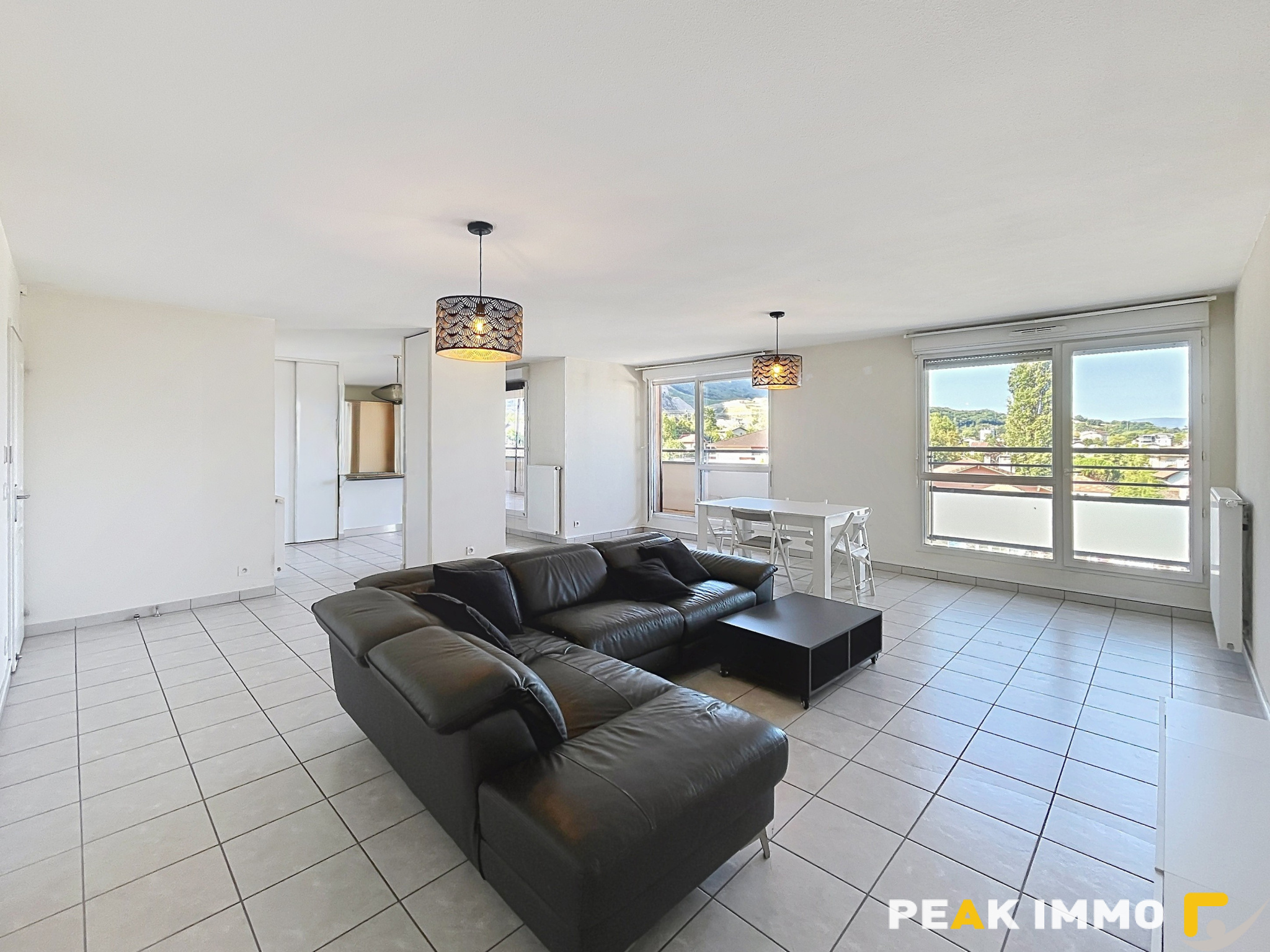 Appartement T5 meublé en attique de 114m2